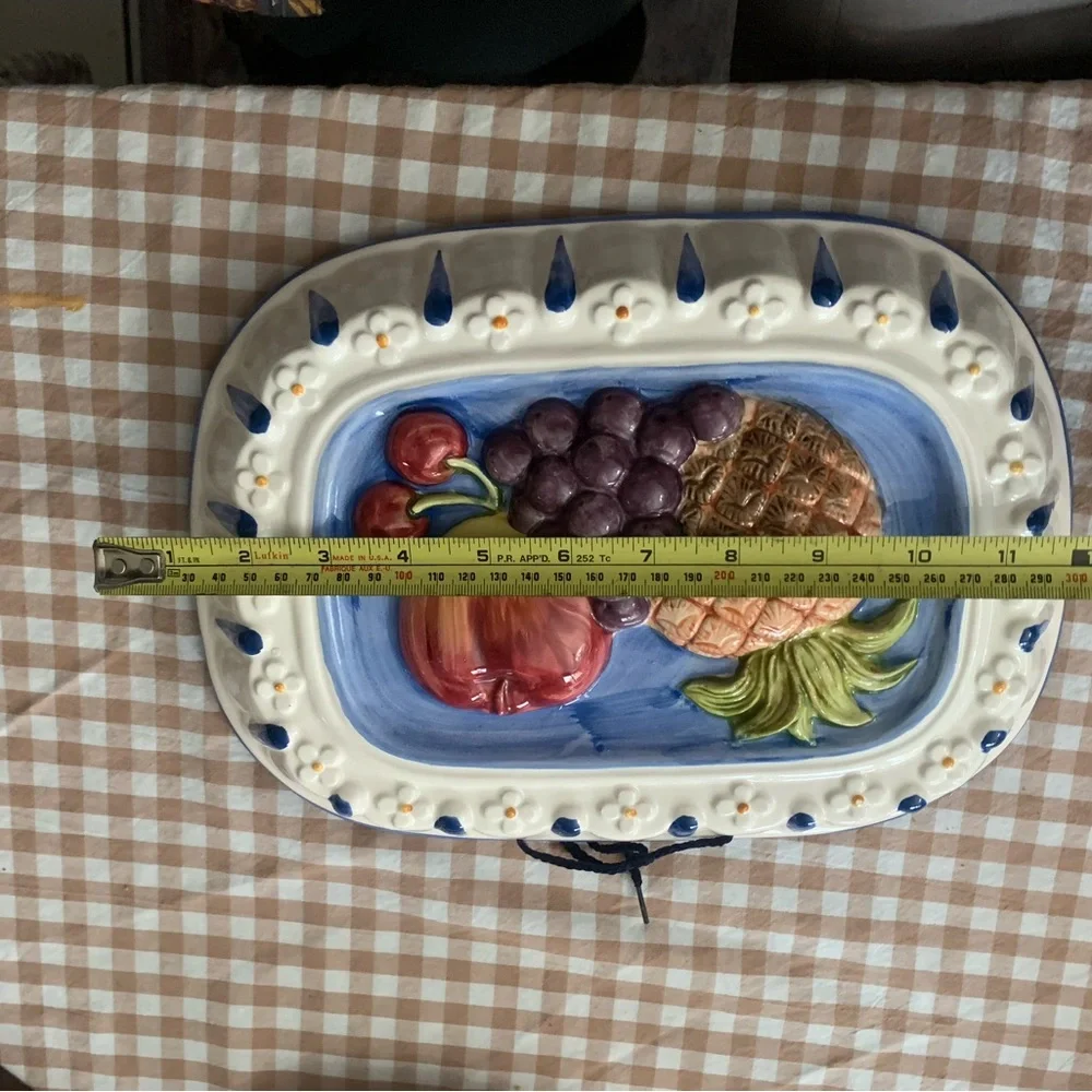 Sigma Beauty Fruit Accent Plate - Blue, Red, Green